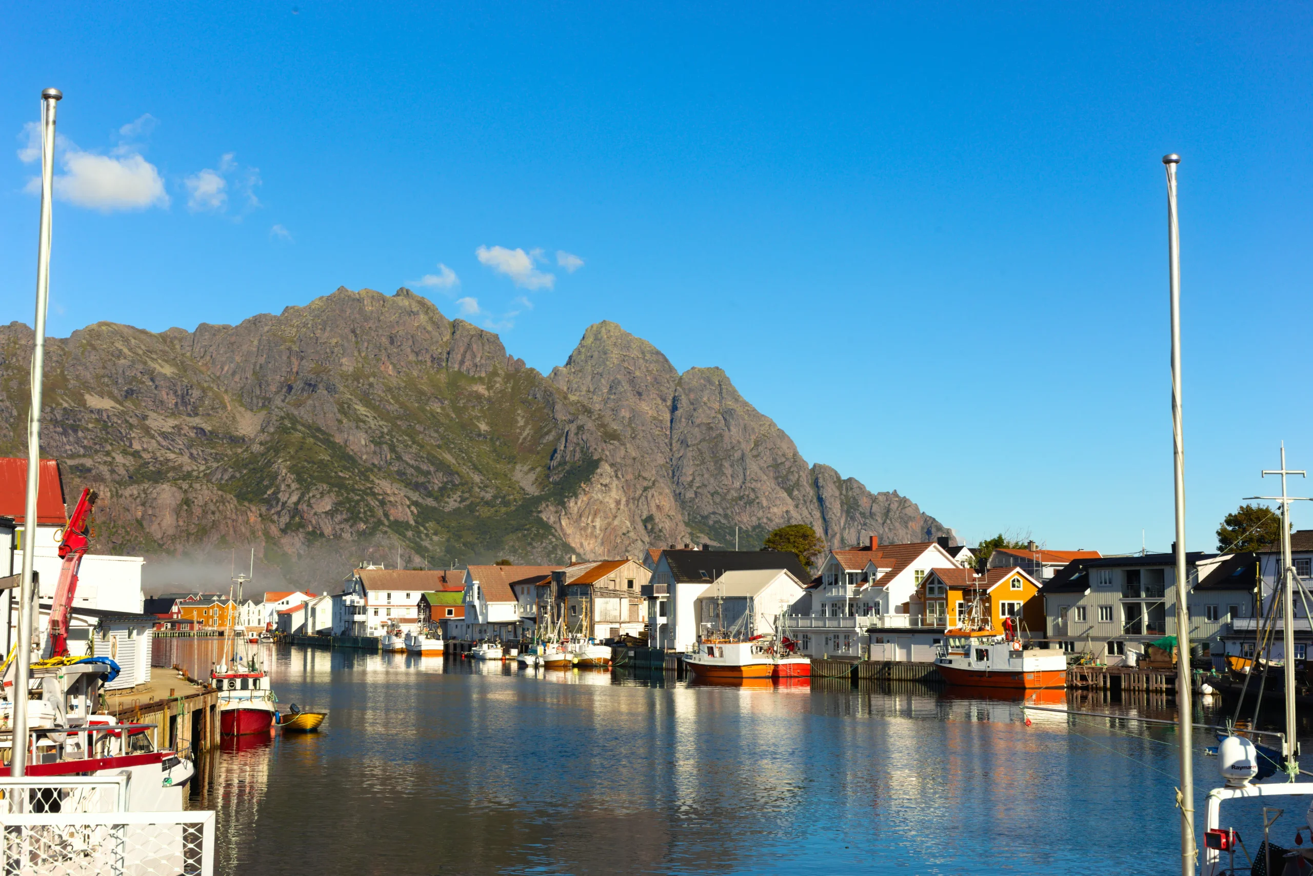 Malebná rybářská vesnice Henningsvær zvaná norské Benátky