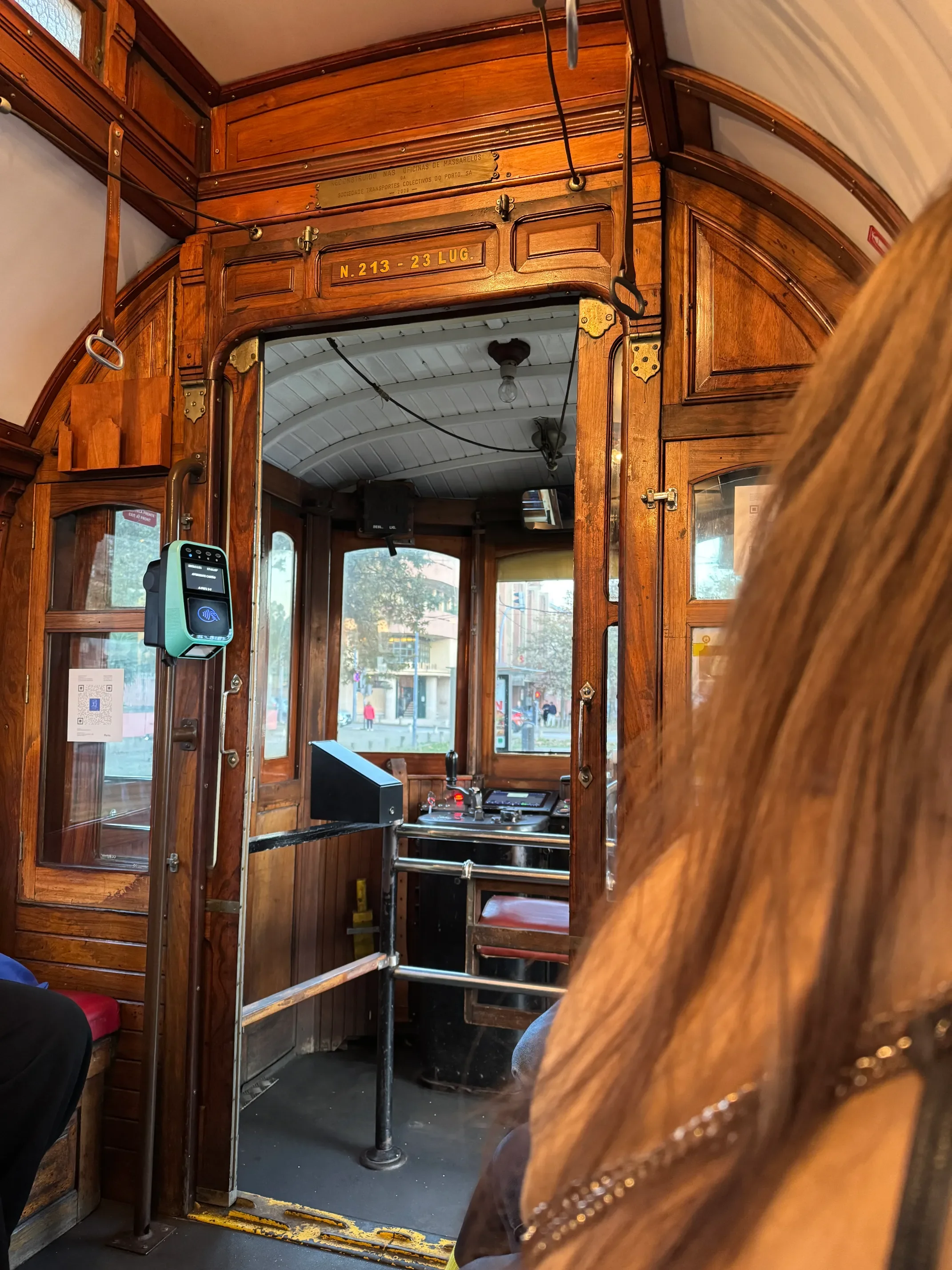 Wnętrze zabytkowego tramwaju