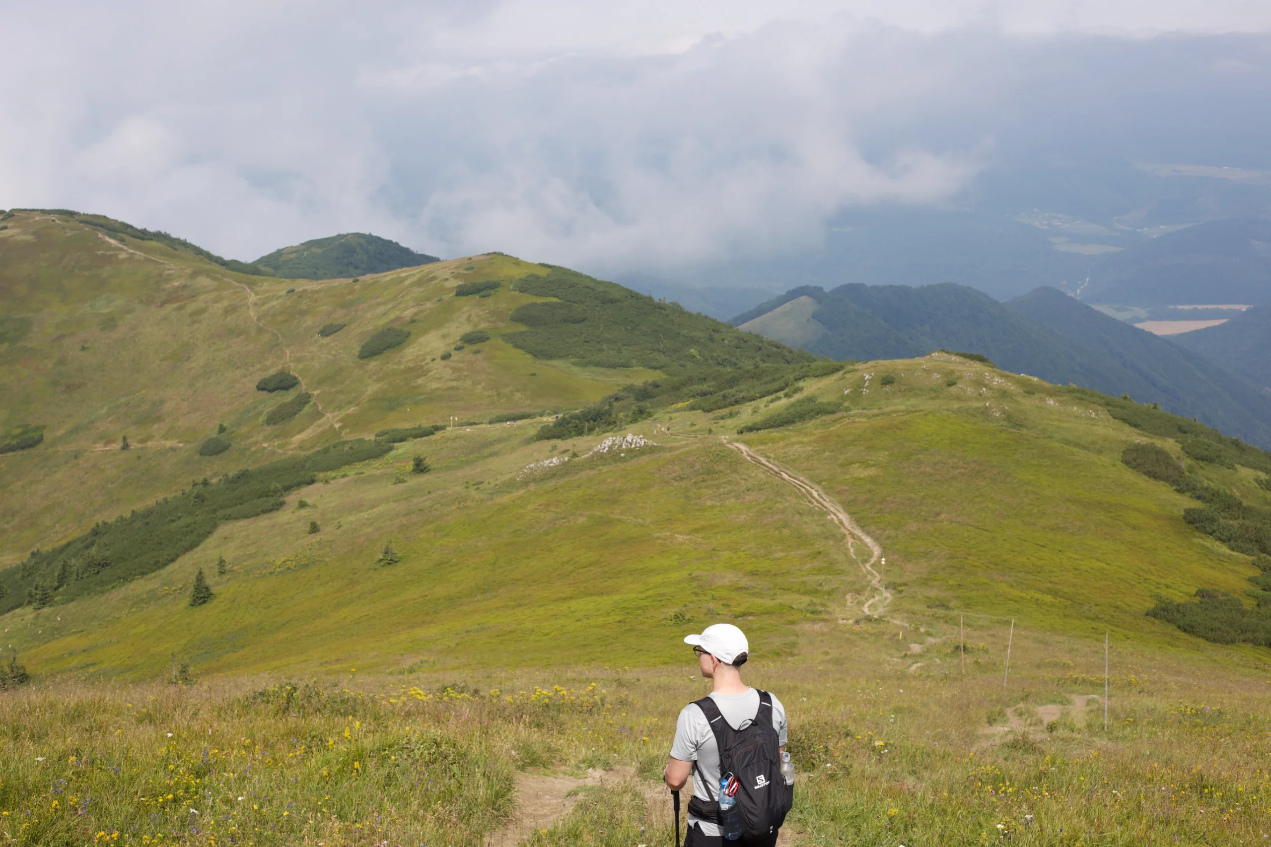 Grassy ridge before the junction at Sedlo Bublen