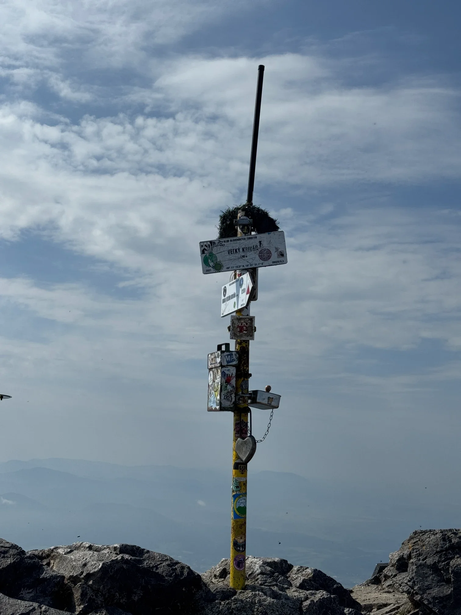 Summit post on Veľký Kriváň