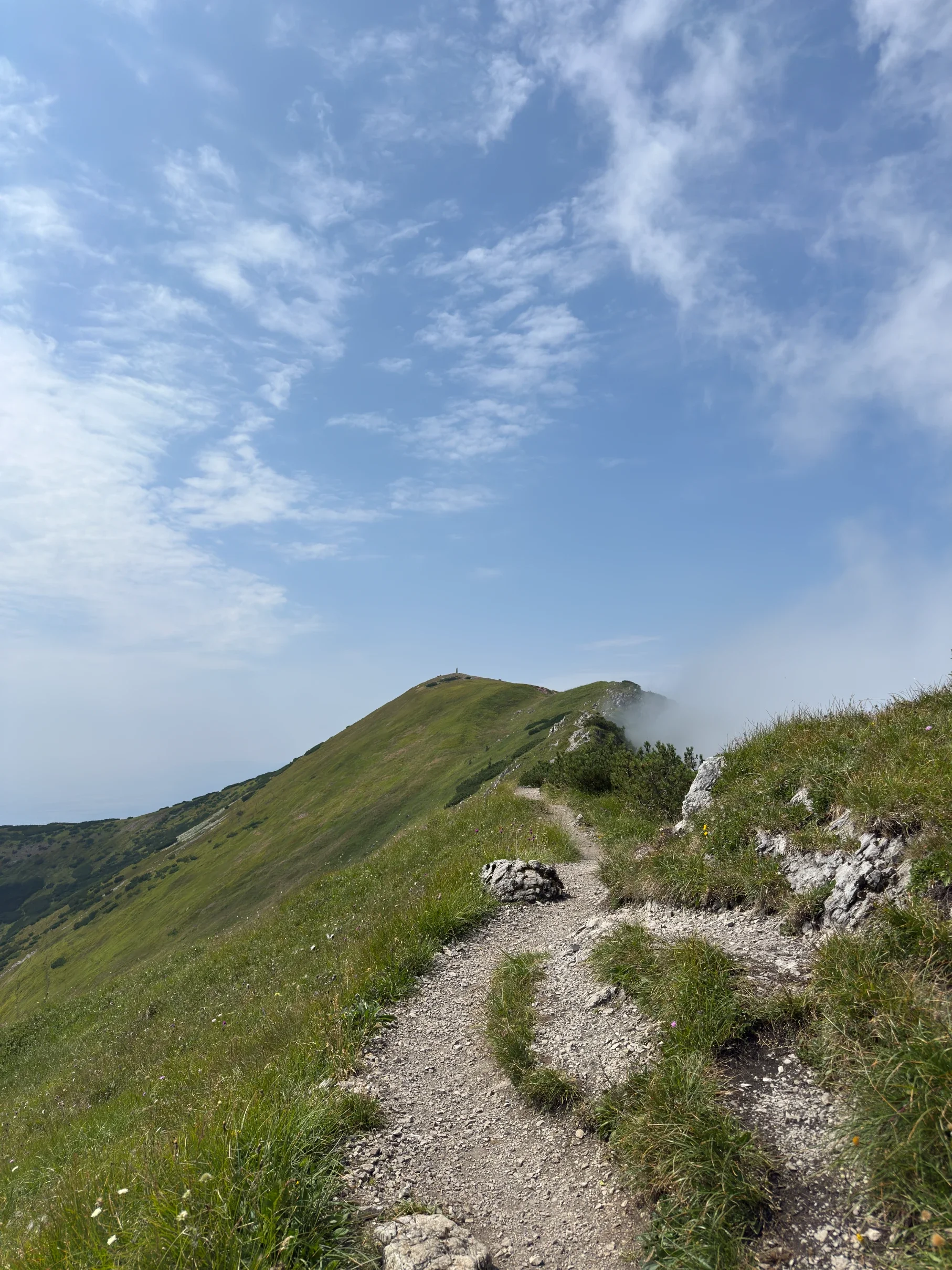 Narrow path leading along the ridge to Malý Kriváň