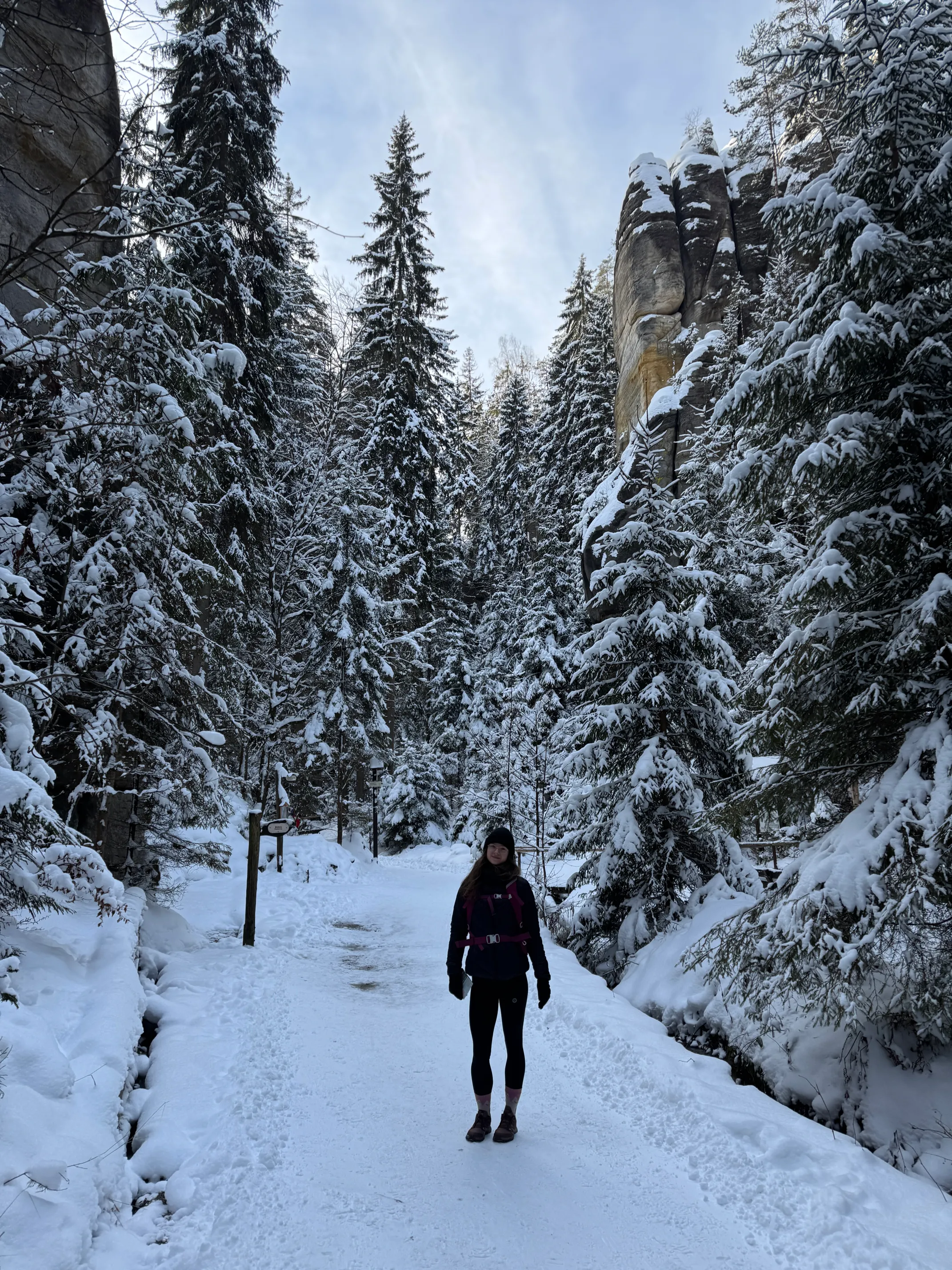 Zimowy krajobraz Skalnego Miasta