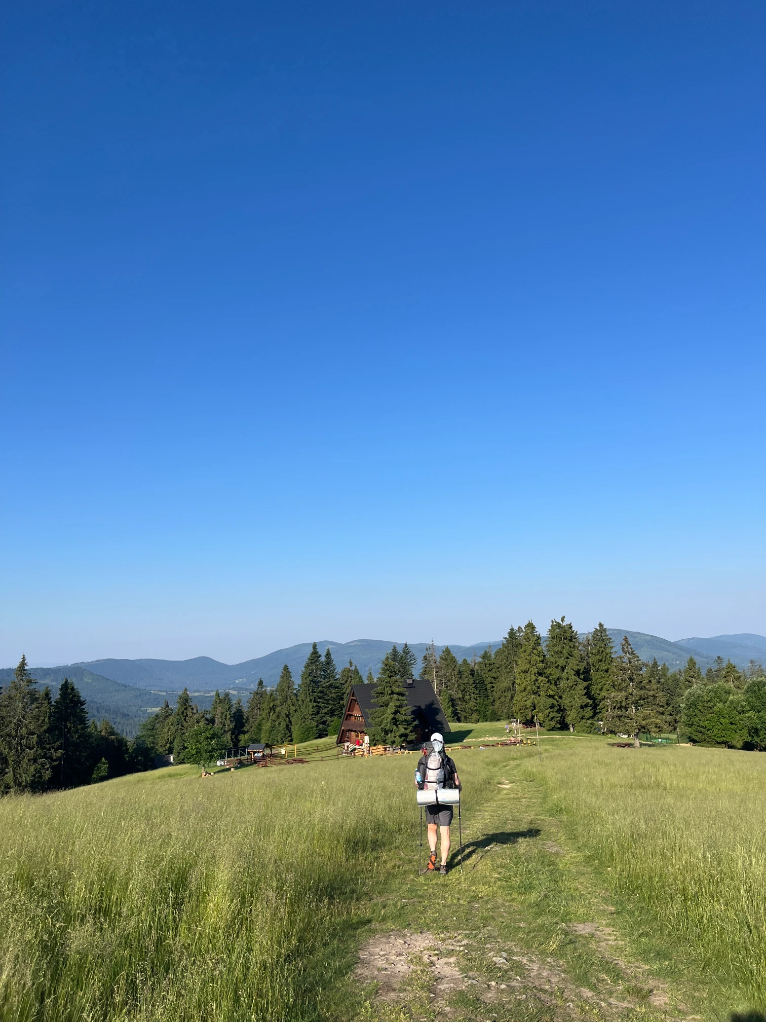 Morning panorama of the Beskid peaks from below Krawców Wierch