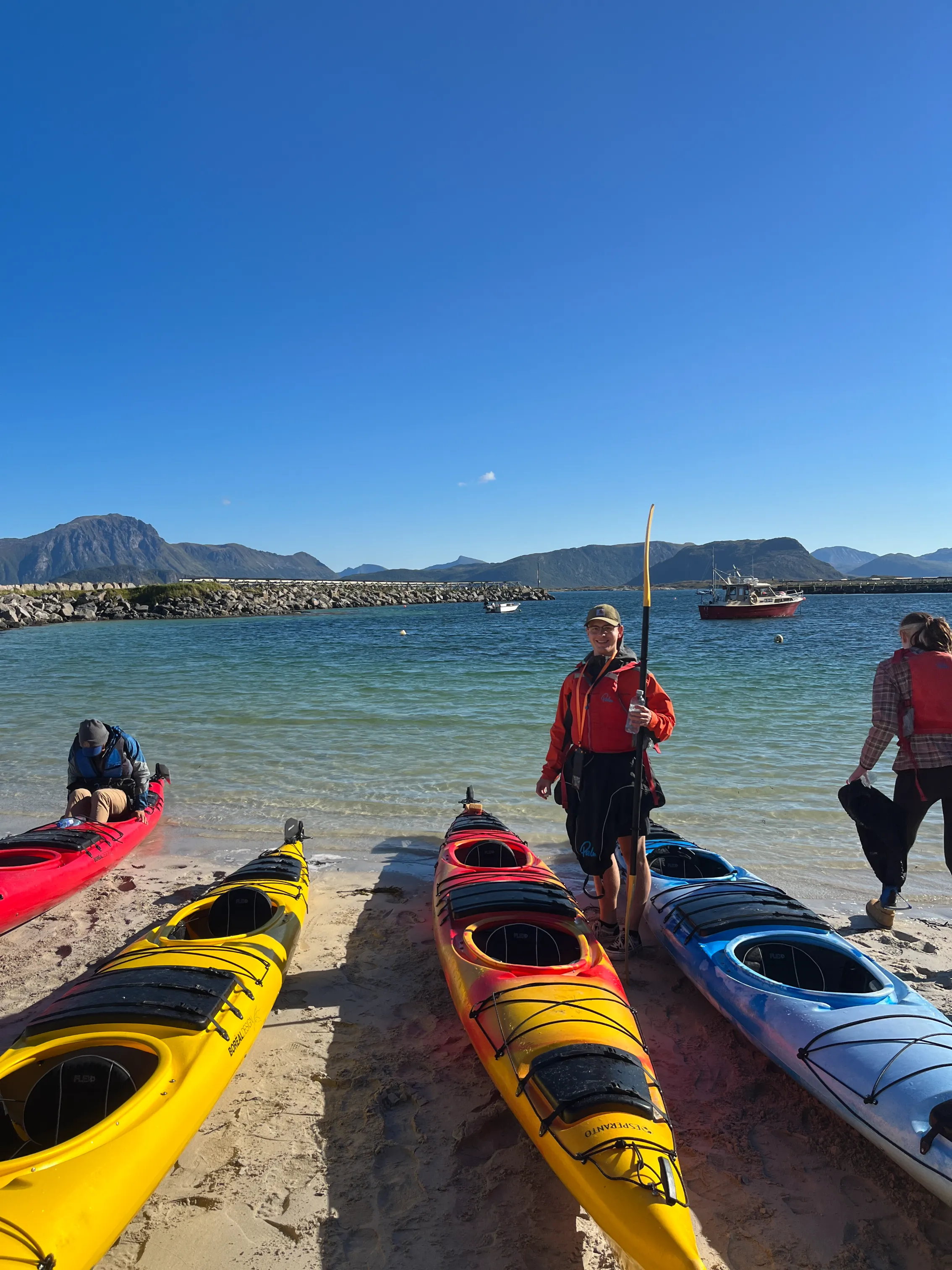 Krajobraz przybrzeżny Eggum z dramatycznymi klifami i widokiem na ocean