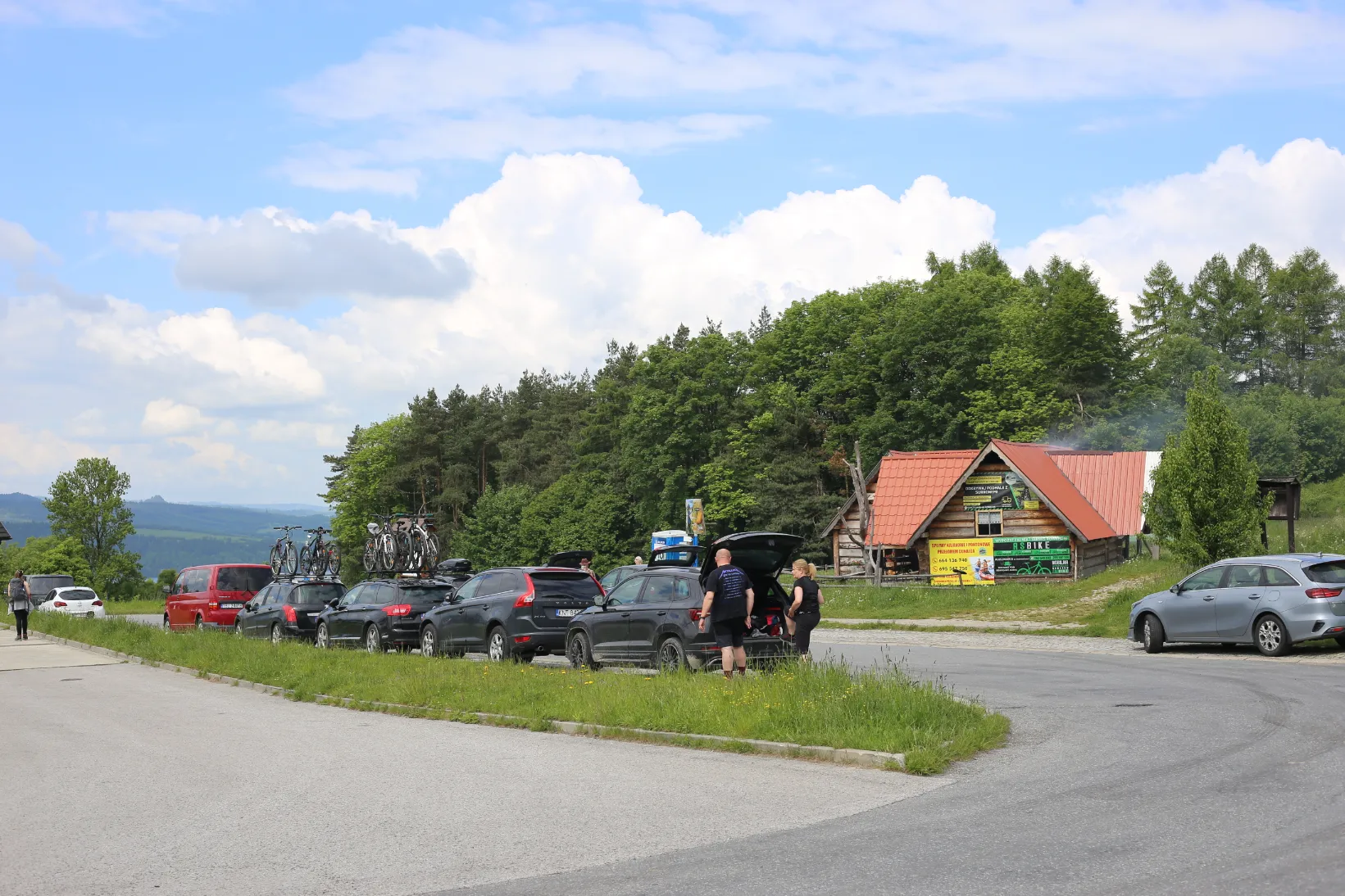 Parking area at Snozka Pass trailhead