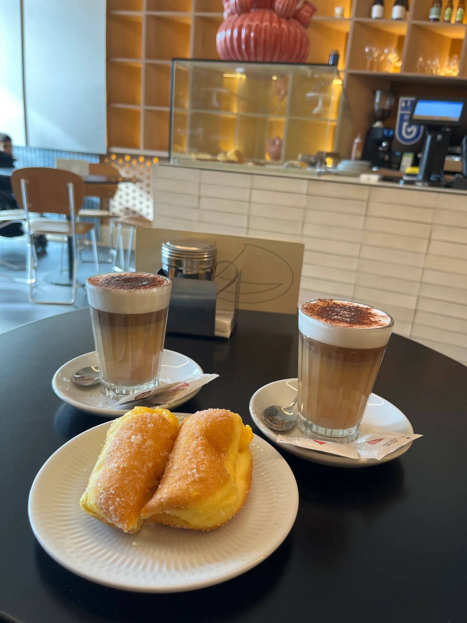 Bolo de berlim at Carambola cafe