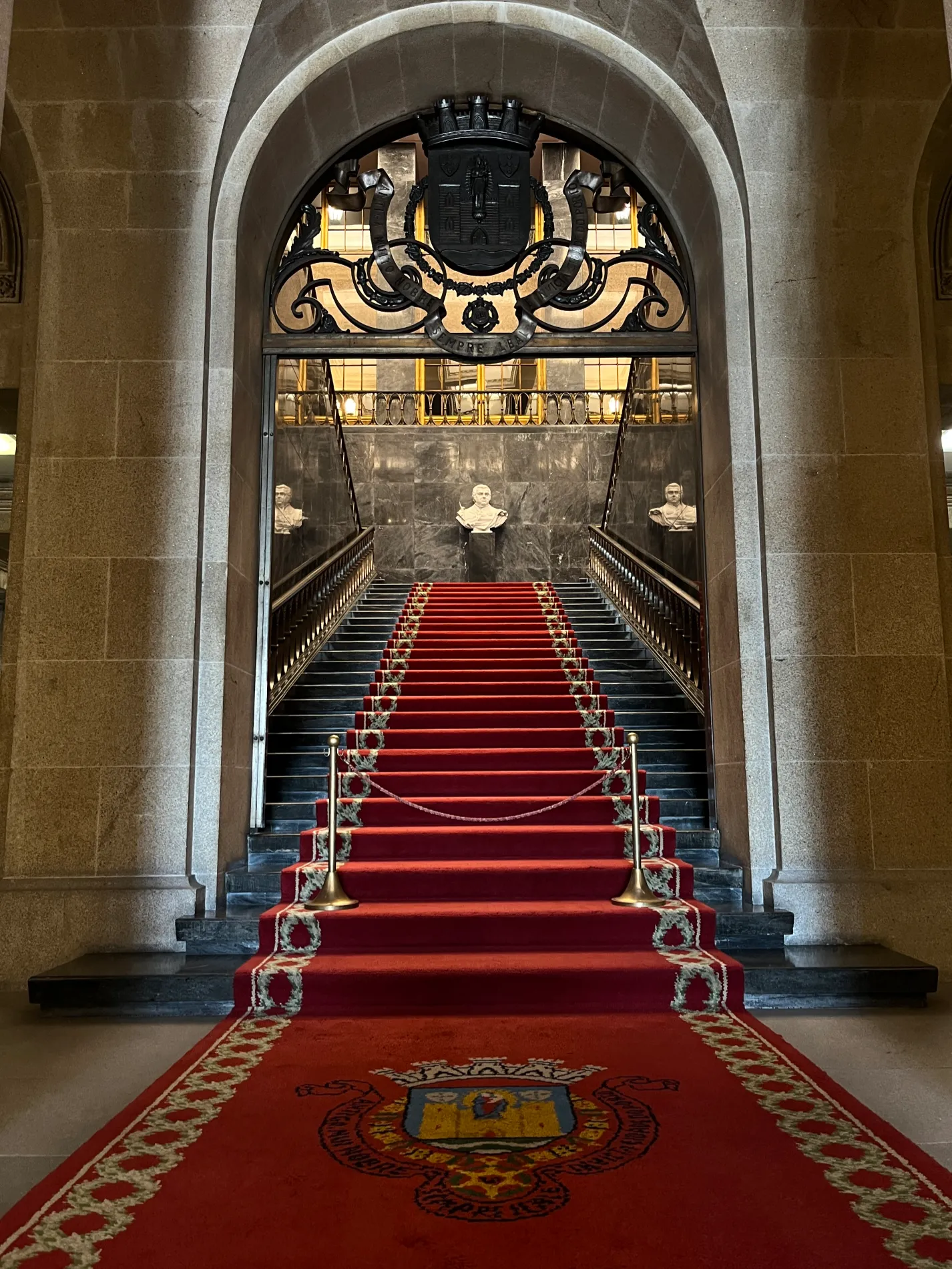 Wnetrze ratusza w Porto